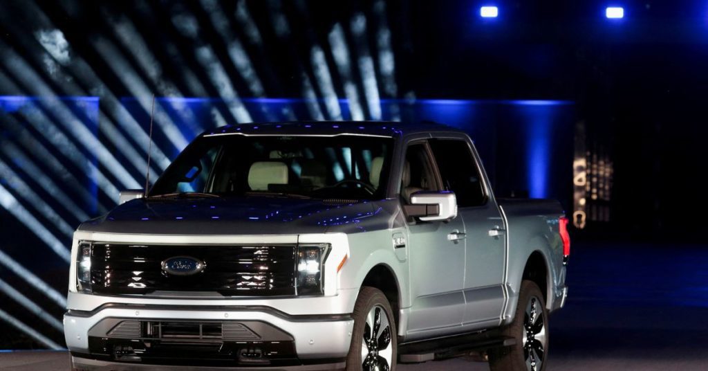 Ford verlaagt de prijzen voor F-150 Lightning-vrachtwagens terwijl de prijzenoorlog voor elektrische auto's oplaait