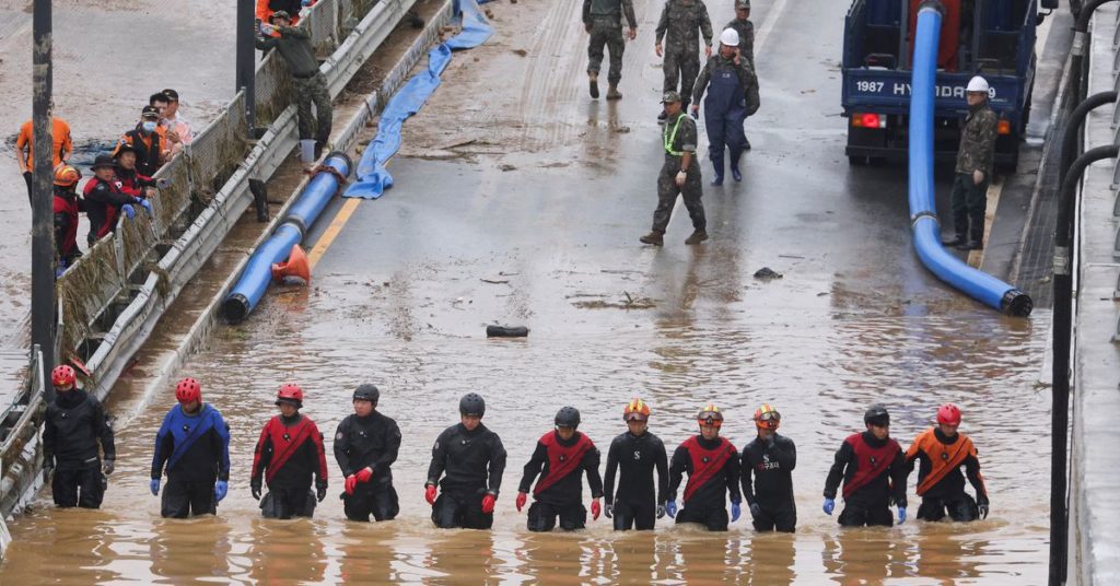 Het dodental van de overstromingen in Zuid-Korea is gestegen tot 40, en Yoon wijt de mislukte reacties
