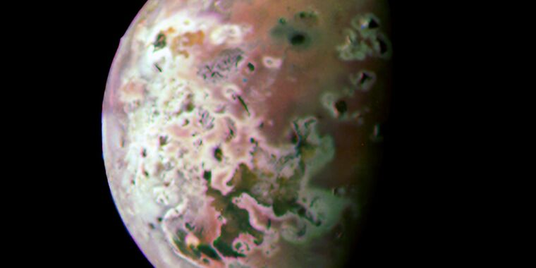Juno brengt Jupiters maan Io scherper in beeld