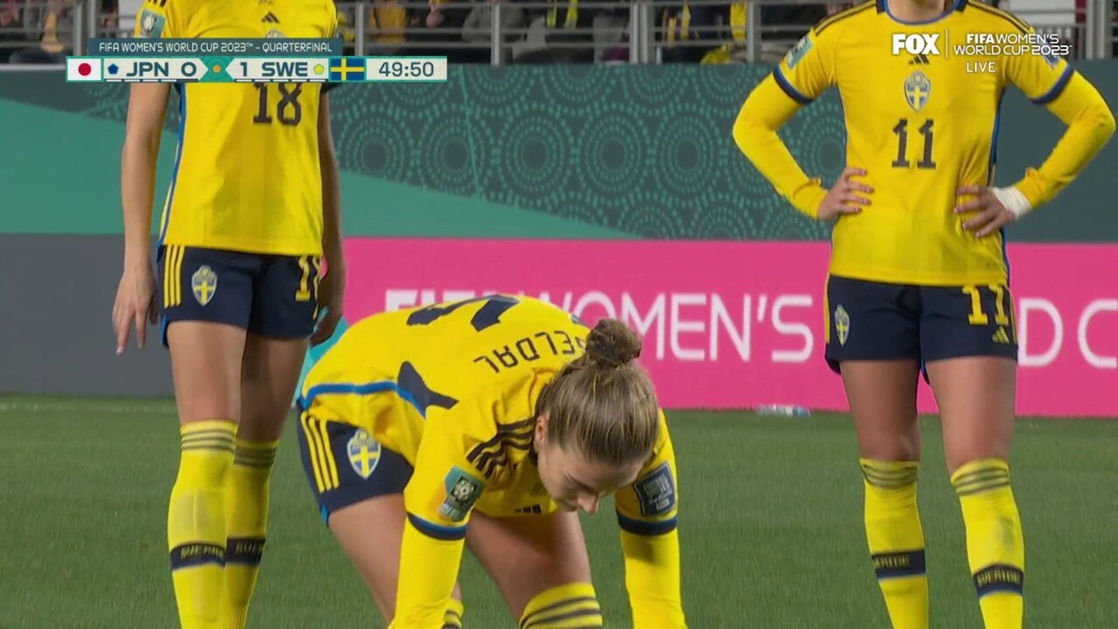 De Zweedse Philippa Engeldahl scoort in de 51e minuut een doelpunt tegen Japan