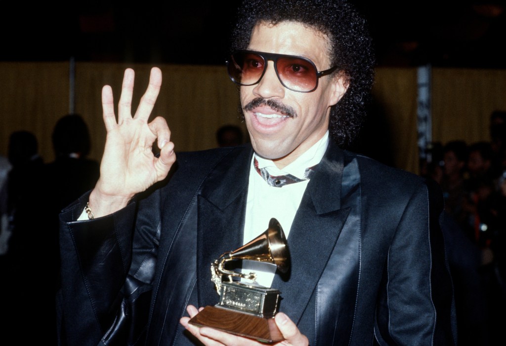 Lionel Richie annuleert uitverkochte show in Madison Square Garden, haalt slecht weer aan - Deadline