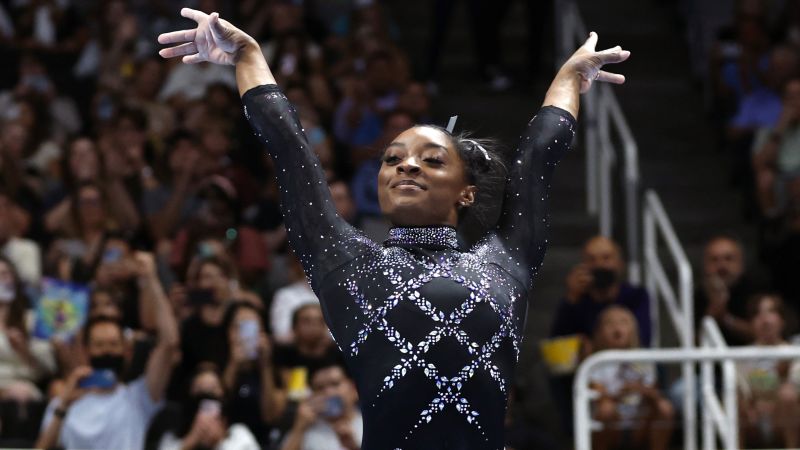 Simone Biles schrijft geschiedenis op de Amerikaanse gymnastiekkampioenschappen door haar achtste titel in de allround te winnen