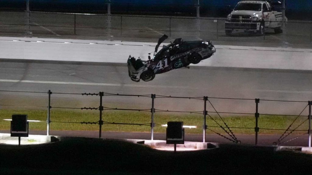 Ryan Preece plaatst een bericht op sociale media na de gewelddadige crash in Daytona
