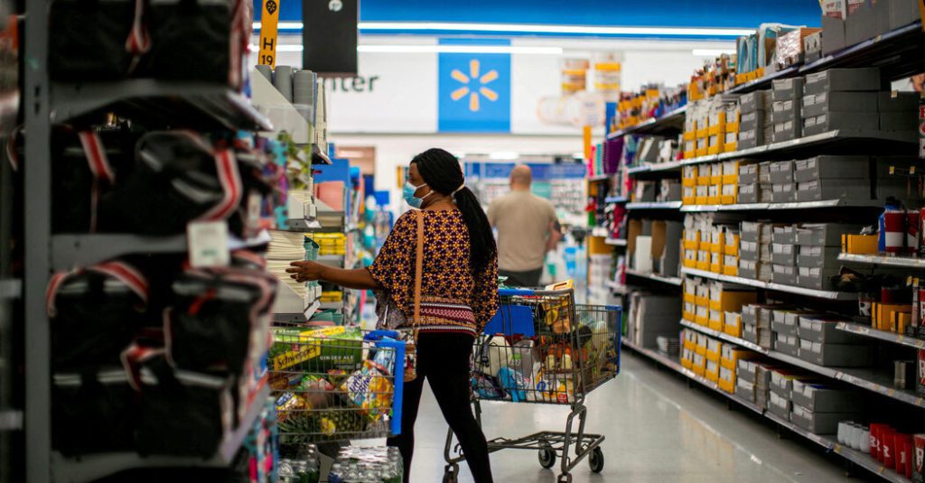 Wal-Mart trekt meer klanten aan, wat de economie stimuleert