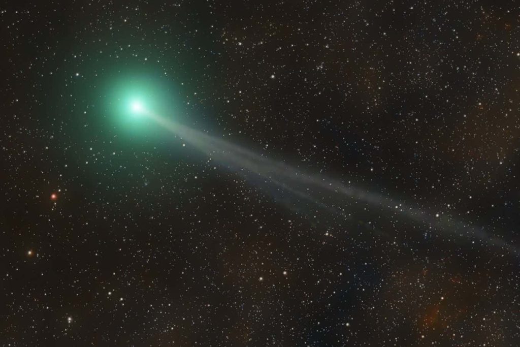 Hoe spot je de groene komeet Nishimura deze week aan de hemel?