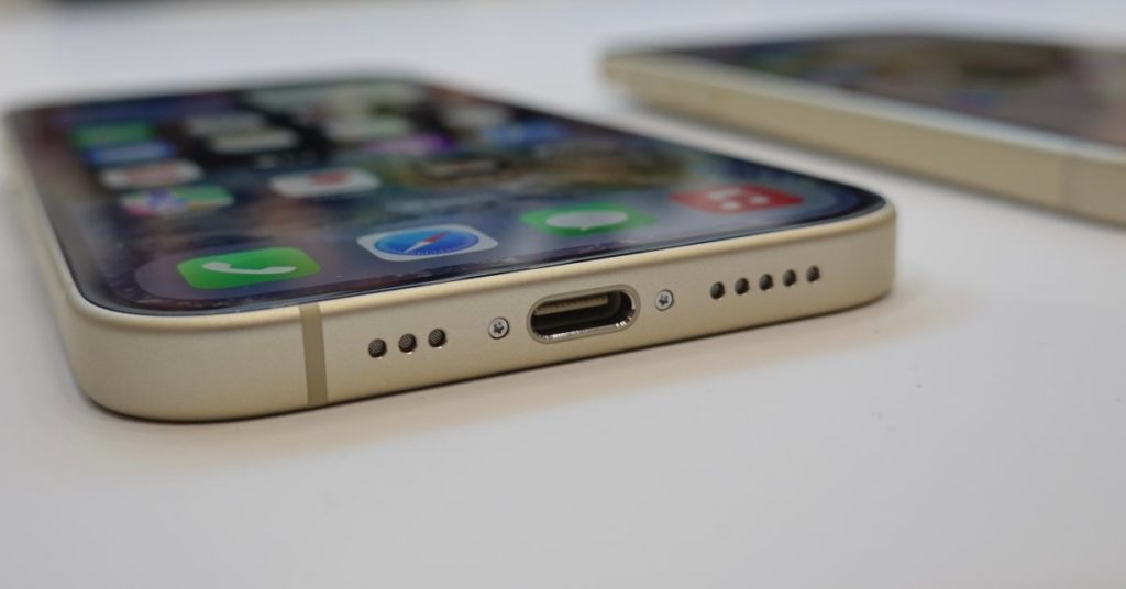 De nieuwe USB-C-poort in iPhone 15 biedt krachtige ondersteuning voor externe beeldschermen