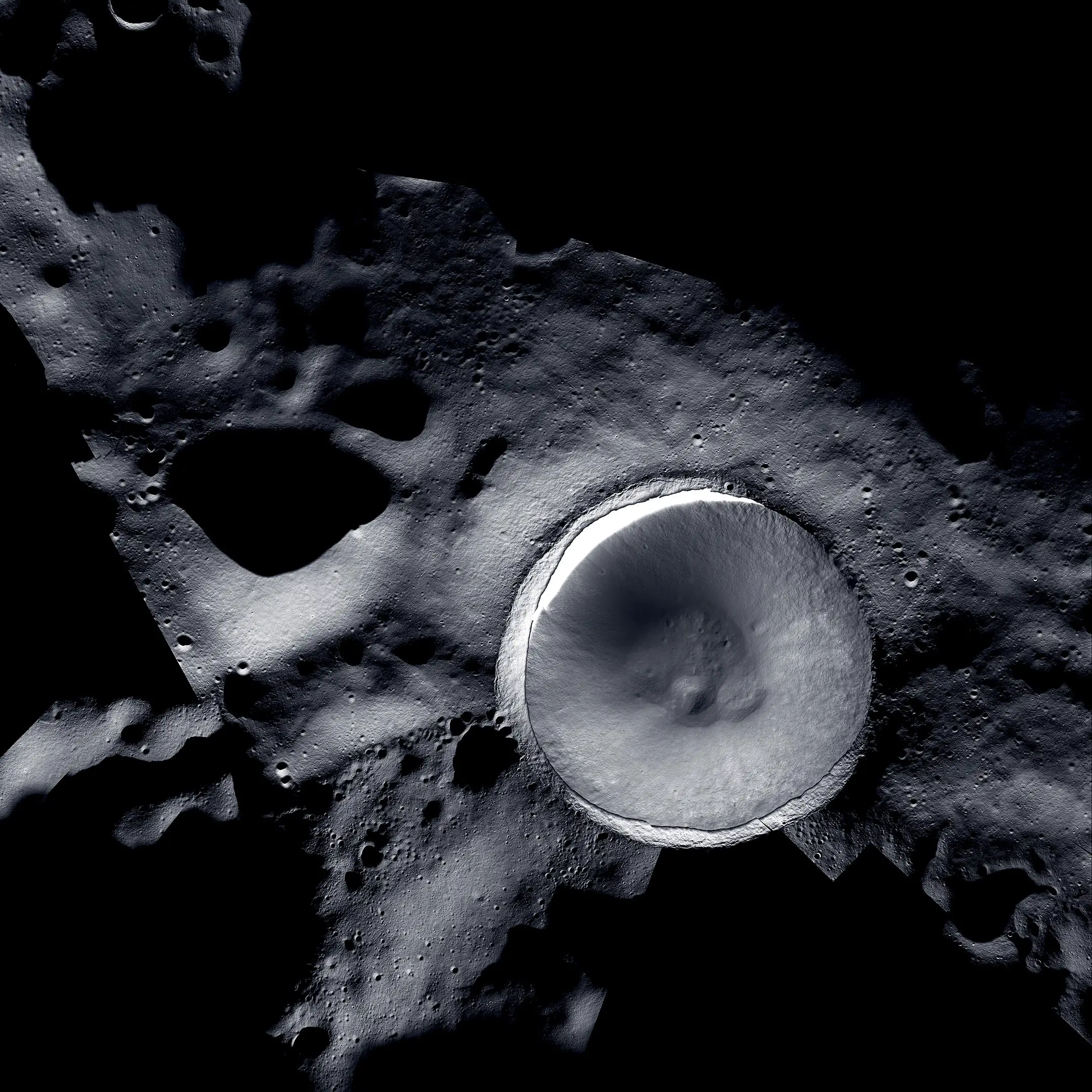 NASA's verbluffende Moon Camera-mozaïek werpt licht op de zuidpool van de maan