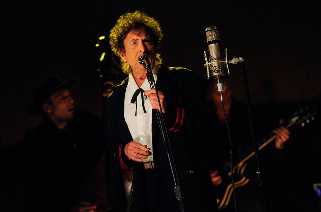 Bob Dylan treedt op op het Willie Nelson Festival 2023 – Billboard