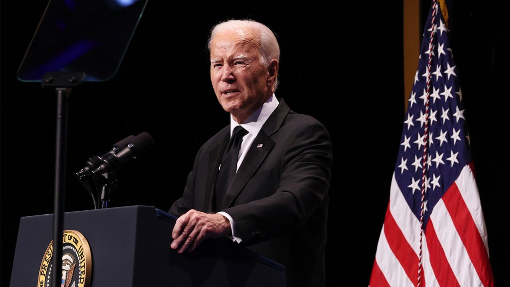 Joe Biden prijst WGA en AMPTP voor het bereiken van een voorlopig akkoord na de staking - The Hollywood Reporter
