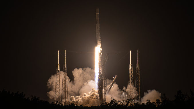Falcon 9 verslaat het weer en lanceert 22 Starlink-satellieten vanaf Cape Canaveral - Spaceflight Now