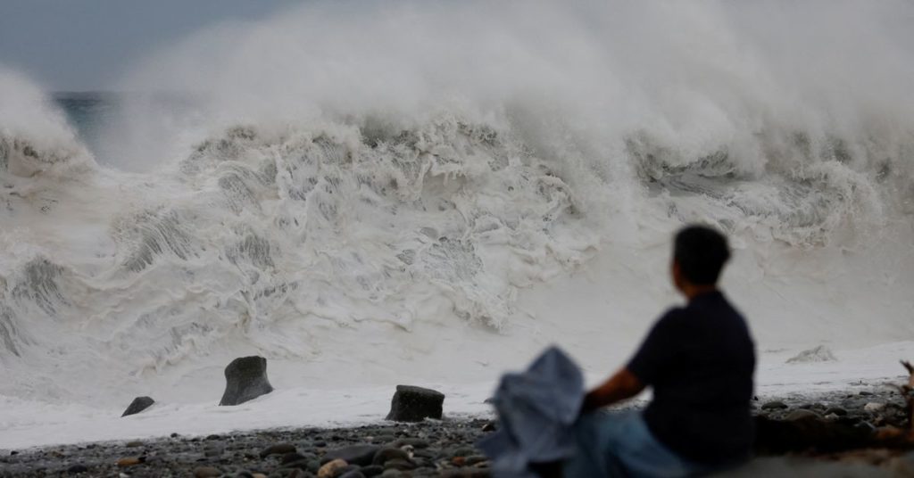 Miljoenen mensen zitten zonder werk nu tyfoon Quino met zware regenval door Taiwan raast