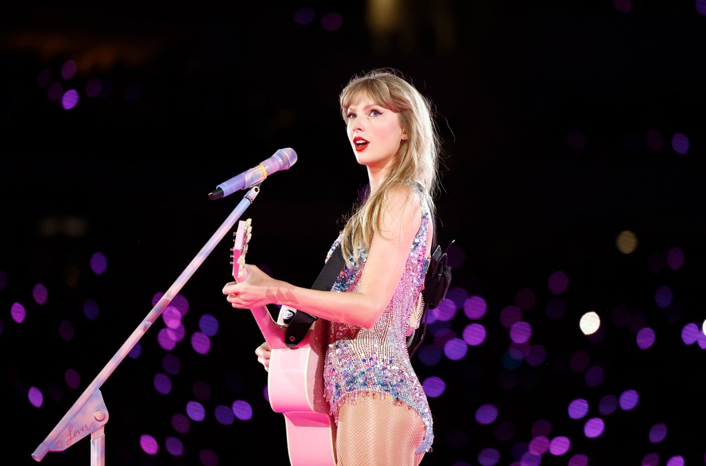 Taylor Swift presenteert '1989 (Taylor's Edition)' met handgeschreven post - Billboard