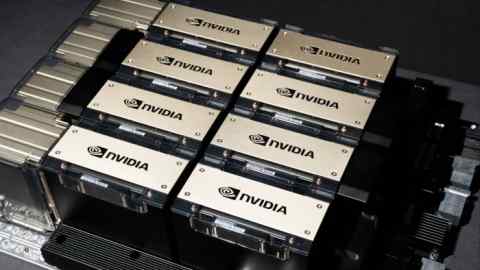Op het hoofdkantoor van het bedrijf in Santa Clara werd een Nvidia HGX H100-server ingericht