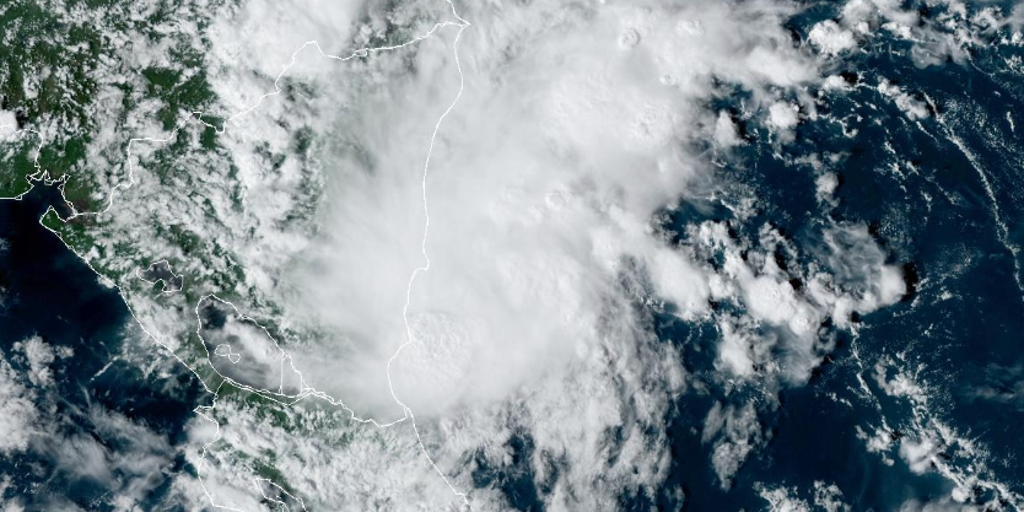 Tropische Depressie 21 ontwikkelt zich in de zuidwestelijke Caribische Zee voor de kust van Midden-Amerika