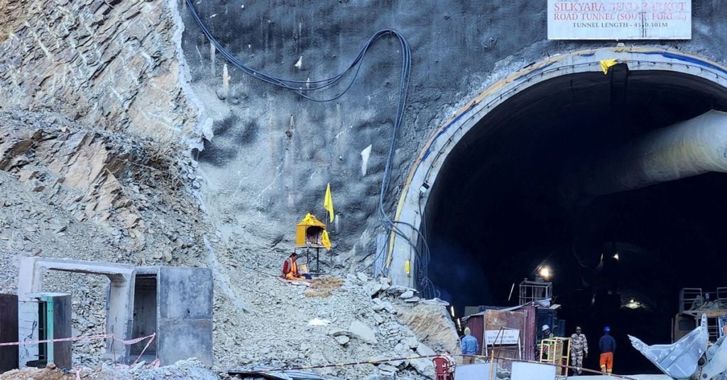 De eerste beelden van de Indian Tunnel laten zien dat arbeiders negen dagen vastzitten