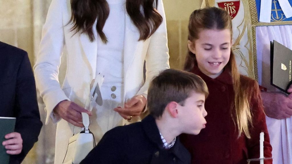 Elke schattige foto van Welshe kinderen tijdens de Christmas Carol-dienst van prinses Kate