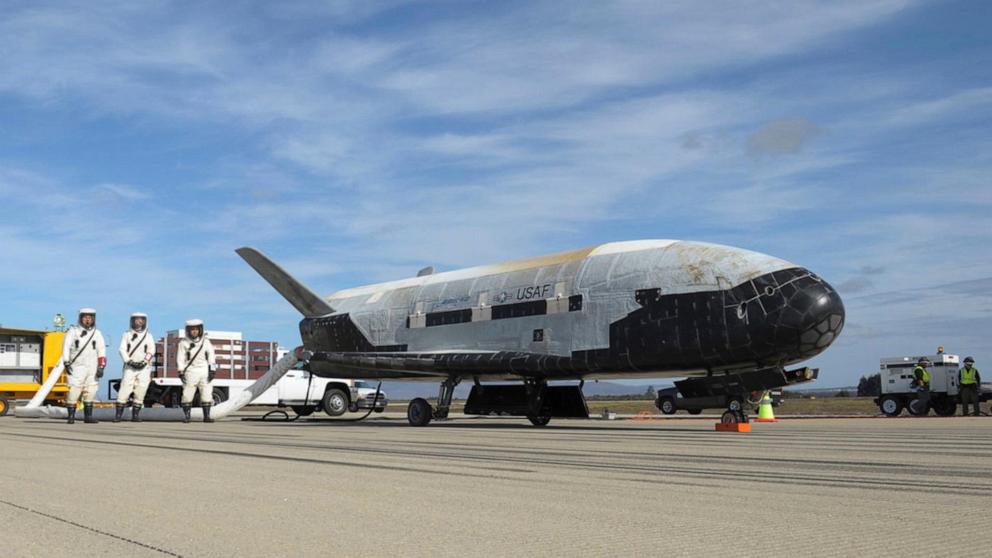 Een Amerikaans militair ruimtevliegtuig vertrekt op een nieuwe geheime missie die naar verwachting jaren zal duren