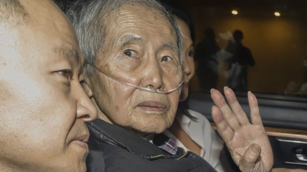 Voormalig president Alberto Fujimori na 16 jaar vrijgelaten uit de Peruaanse gevangenis |  Politiek nieuws