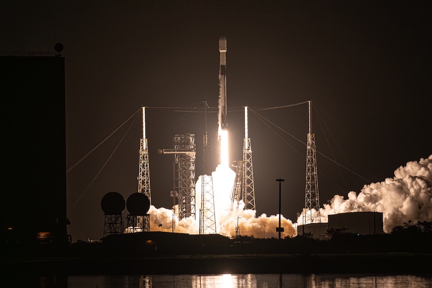 SpaceX Falcon 9 lanceert de Ovzon-3-satelliet en begint het lanceringsjaar op Cape - Spaceflight Now