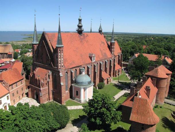Nicolaus Copernicus werd begraven in de kathedraal van Frombork.  (Holger Weinandt / CC BY-SA 3.0)