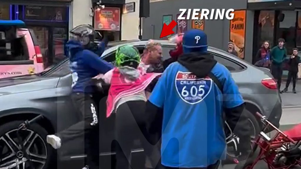 "90210"-ster Ian Ziering wordt wreed aangevallen door motorrijders op Hollywood Boulevard.