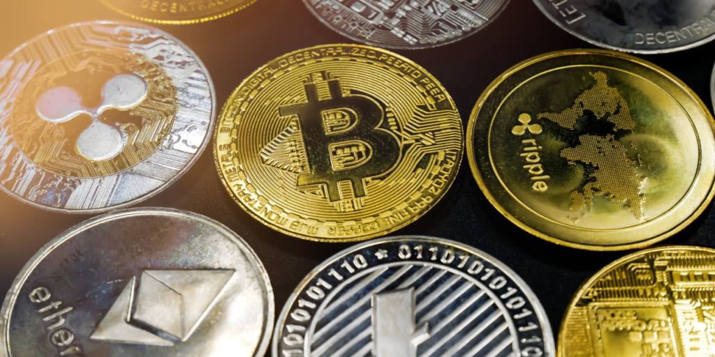 Bitcoin daalt naarmate ETF-speculatie een koortsachtig hoogtepunt bereikt