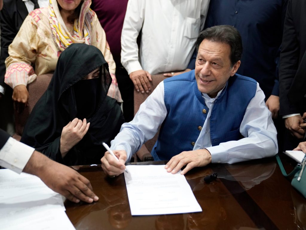 De vrouw van de voormalige Pakistaanse premier Imran Khan werd veroordeeld tot 14 jaar gevangenisstraf in de zaak van overheidsgeschenken  imran khan-nieuws