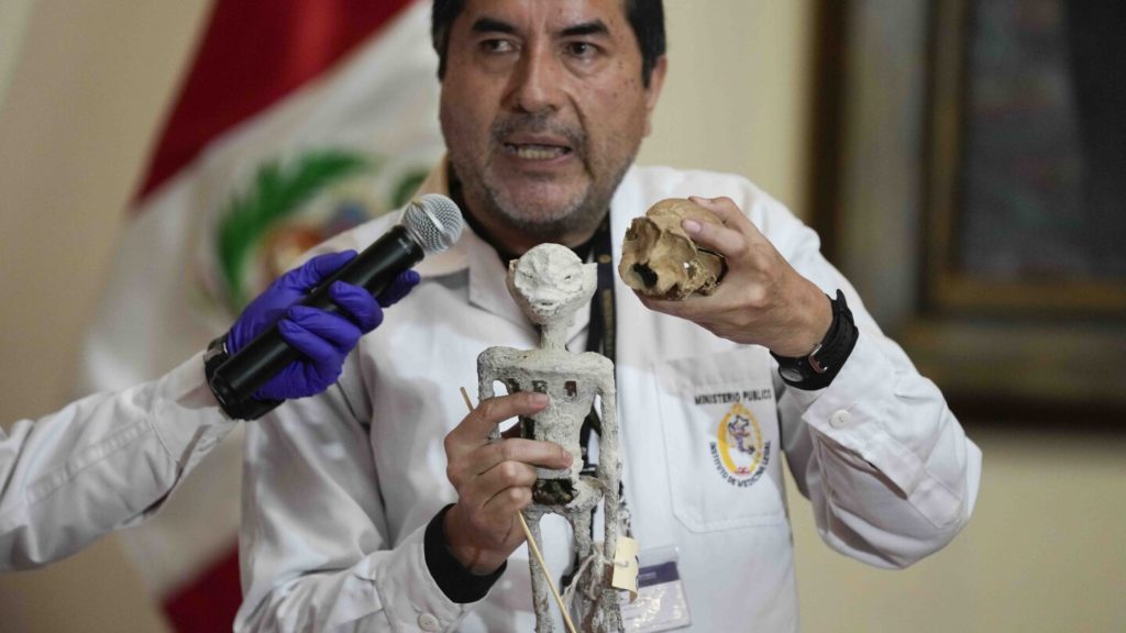 De ‘buitenaardse wezens’ die in Peru worden gevonden, zijn poppen die zijn samengesteld uit dierenbotten