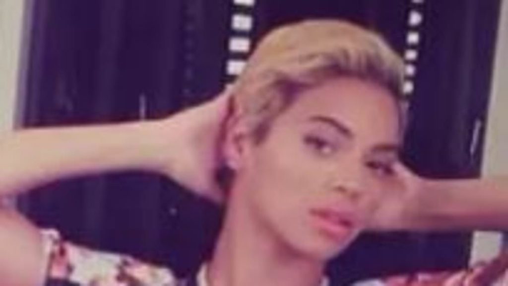 Beyoncé herinnert zich de gewaagde stap die ze in 2013 maakte om haar haar in een pixiesnit te knippen, te midden van geruchten over de ontrouw van Jay-Z.