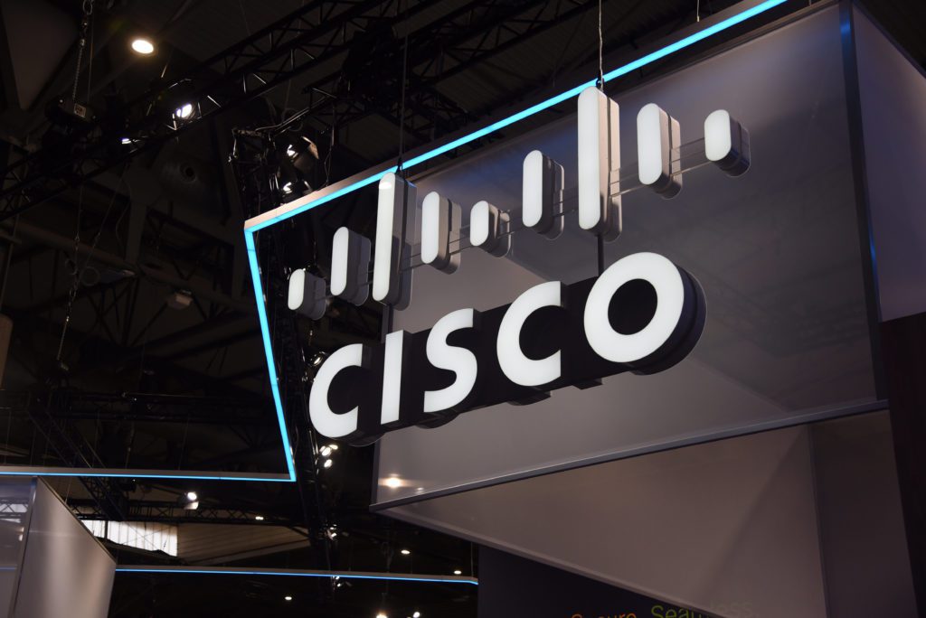 De CEO van Cisco schrijft de milde vooruitzichten toe aan een voorzichtig voorraadprobleem bij klanten