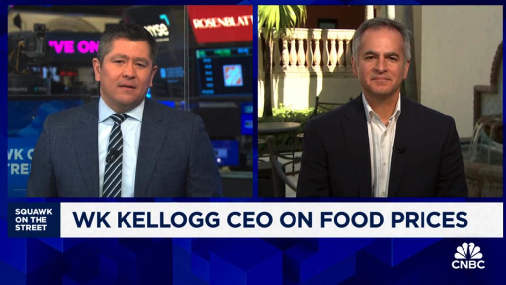 De CEO van Kellogg krijgt te maken met reacties omdat hij suggereert dat mensen 'ontbijtgranen als avondeten' eten om geld te besparen