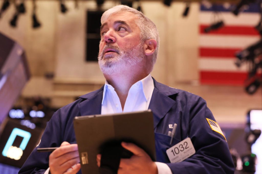 De Dow Jones daalt terwijl Wall Street wacht op inflatiegegevens en Bitcoin stijgt