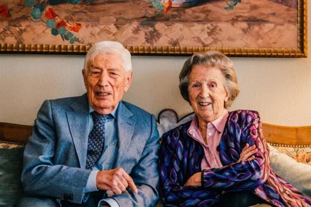 De voormalige Nederlandse premier Dries van Agt en zijn vrouw Eugenie zijn overleden als gevolg van bilaterale euthanasie