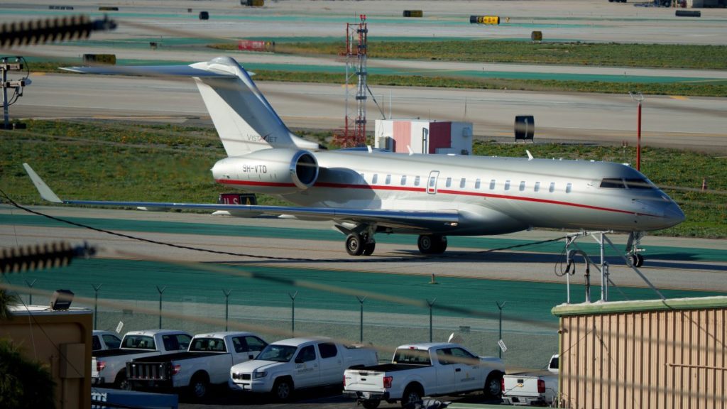 Het vermeende privévliegtuig van Taylor Swift is geland op LAX Airport - NBC Los Angeles