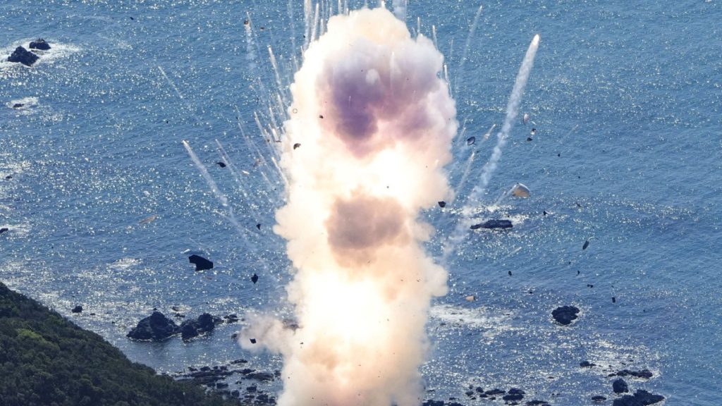 Een Japanse raket met vaste brandstof ontploft kort na de lancering  Ruimtenieuws