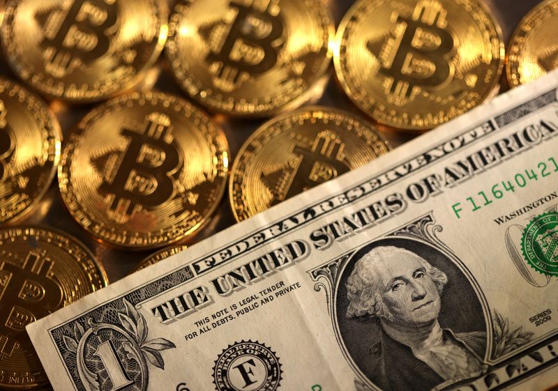 Amerikaanse dollar glijdt vooruit op Powell-toespraak, Bitcoin hervat rally