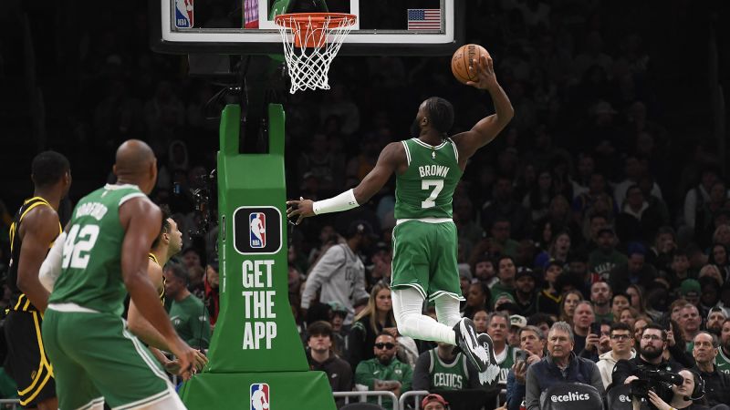 De Boston Celtics brengen de Golden State Warriors met 52 punten in verlegenheid en winnen hun 11e wedstrijd op rij