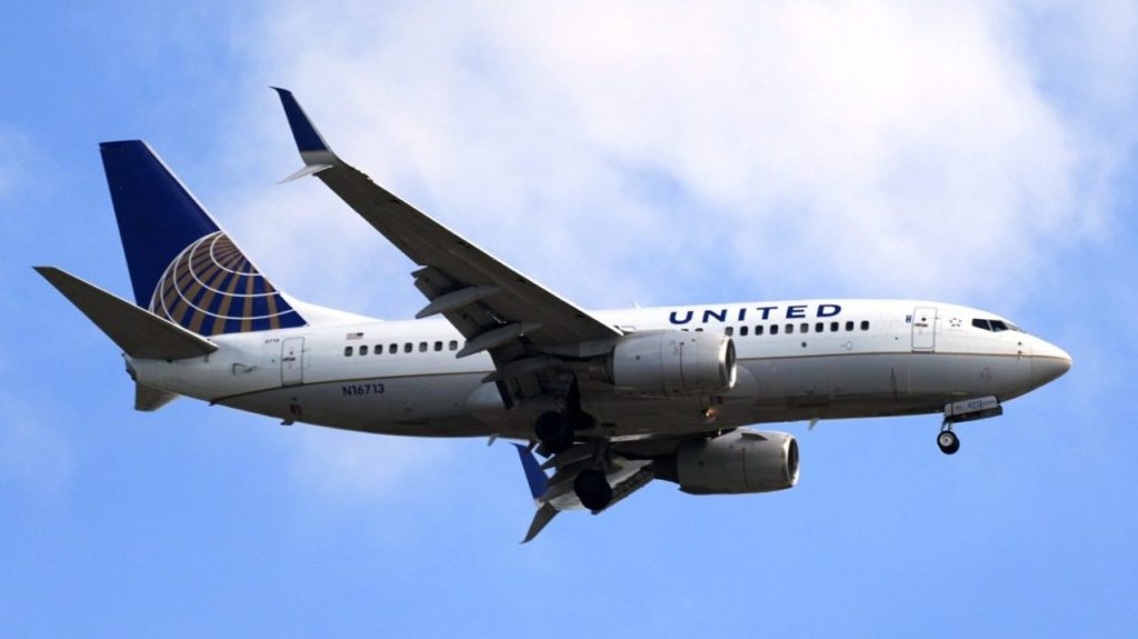 Een Boeing-vliegtuig van United Airlines landt zonder buitenpaneel