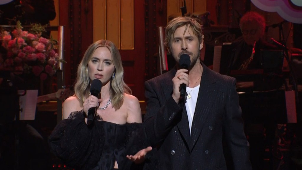 Ryan Gosling plaagt Emily Blunt gekscherend omdat ze over Kane zingt