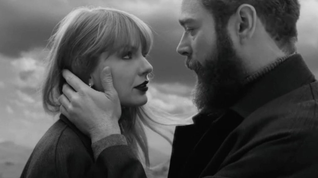 Taylor Swift en Post Malone worden gek in de video 'Fortnight'.
