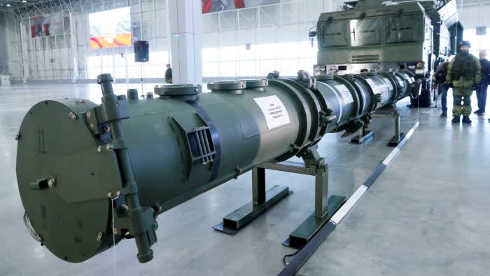 De Verenigde Staten zeggen dat China Rusland voorziet van raketmotoren en drones