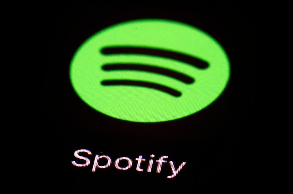 BESTAND - Wall Street-analisten waren optimistisch over Spotify nadat de audiogigant beloofde zijn winstgevendheid vanaf 2023 te verbeteren op basis van de winstmarge en het bedrijfsresultaat.  (AP Foto/Patrick Szymanski, bestand)