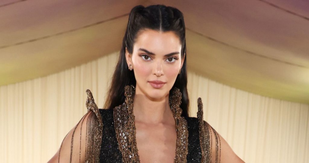 Was Kendall Jenner de eerste die deze look droeg tijdens het Met Gala?