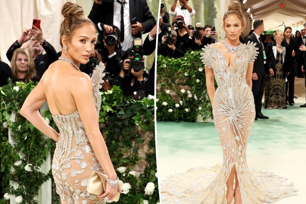 Jennifer Lopez schittert in een transparante jurk bezaaid met meer dan 100 karaat diamanten op de rode loper van het Met Gala 2024