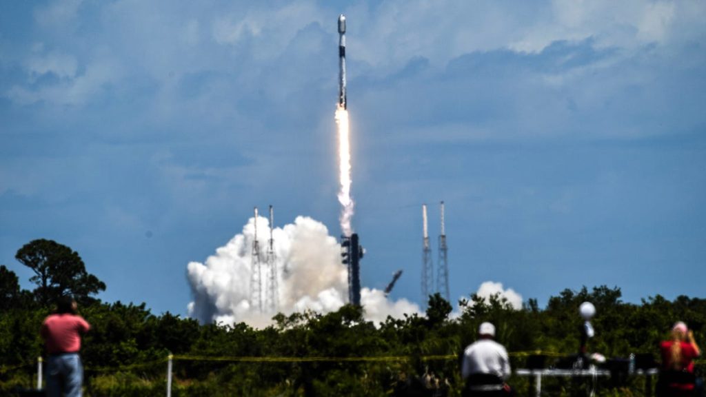 Live updates van de lancering van Starlink Falcon 9 op KSC