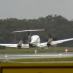 Newcastle Airport, Australië: Een vliegtuig maakte een succesvolle noodlanding nadat het urenlang rond de luchthaven had gecirkeld
