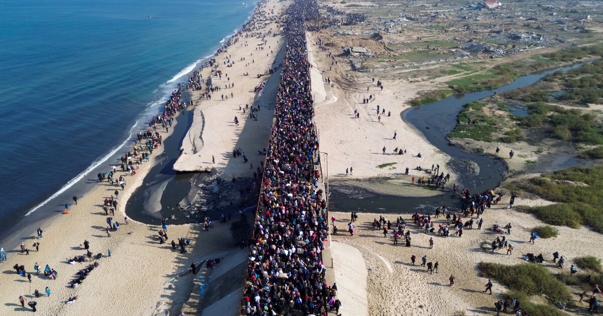 Duizenden Palestijnen beginnen terug te keren naar een verwoeste Gaza