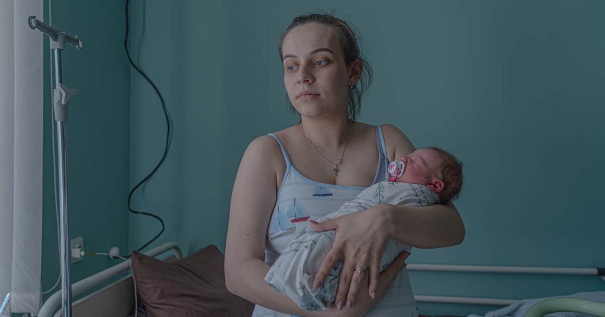 In de laatste zwangerschapsafdeling van Oekraïne in een regio omringd door Russische troepen