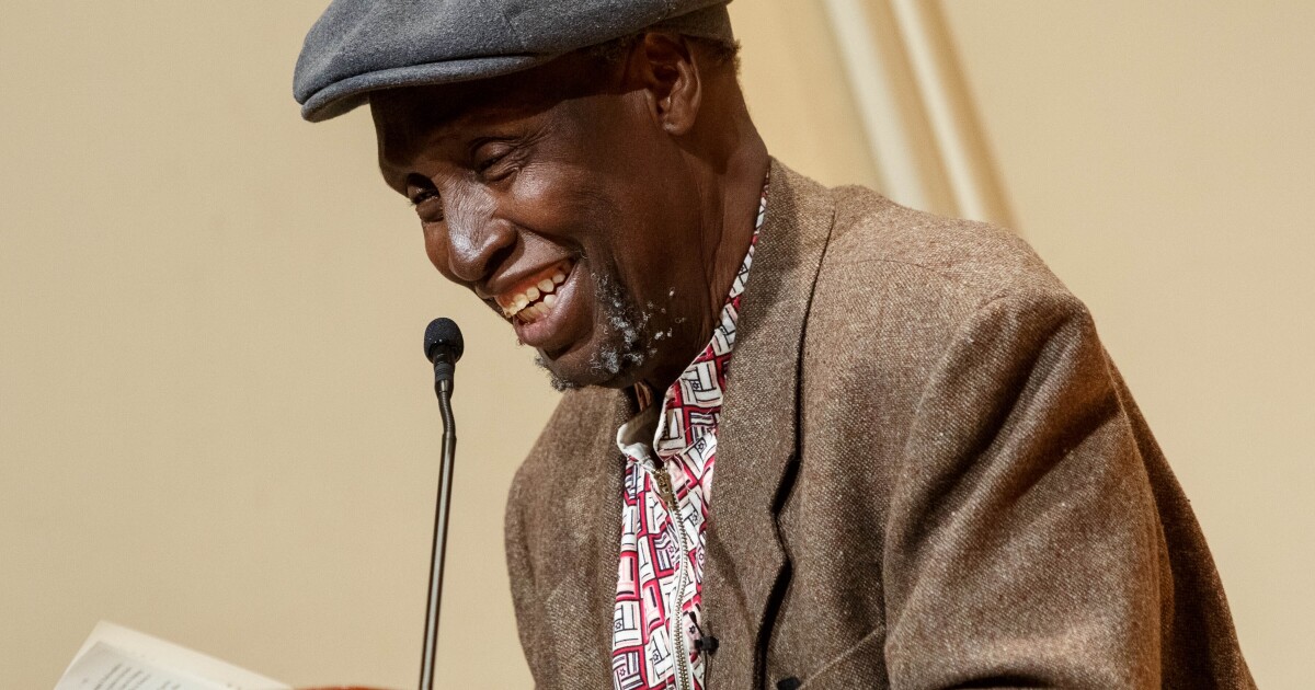 Ngũgĩ wa thiong'o, Keniaanse literaire reus die tegen kolonialisme vocht, sterft op 87