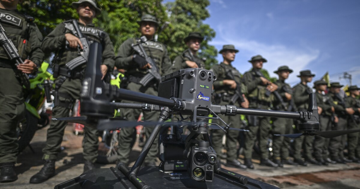 Colombia zet gewapende drones in bij het escalerende strijd tegen drugsbendes
